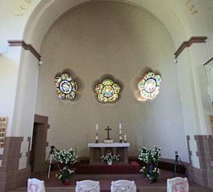 Blick in den Altarraum