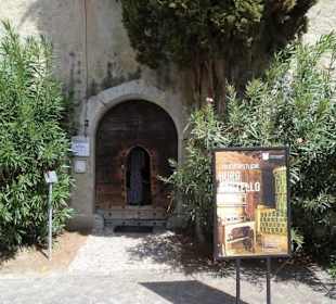 Der Eingang zur Burg