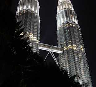 Petronas Twin Towers bei Nacht