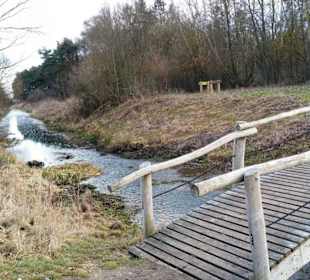 Kinderspielplatz am Bachlauf