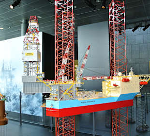 Modell einer Bohrinsel