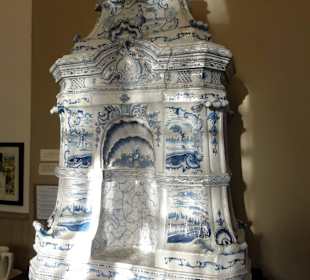 Einheimische Fayance und Steingut