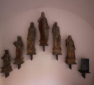 Skulpturen im Kreuzgang