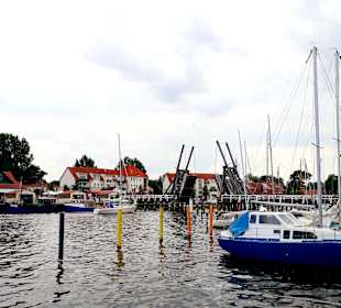 Wiecker Hafen an der Klappbrücke
