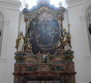 Die Kollegienkirche am Universitätsplatz