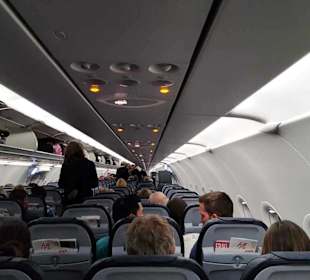 Im Flieger drin kaum noch Service