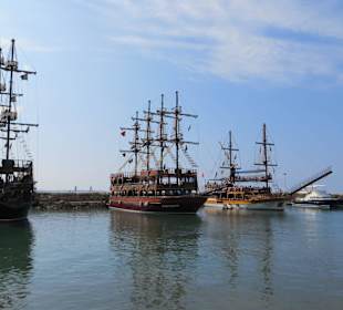 Ausflugsschiffe Hafen  