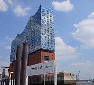 Elbphilharmonie von Sandtorhöft gesehen