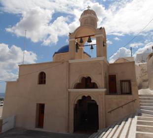 Kirche unterhalb der Burgruine