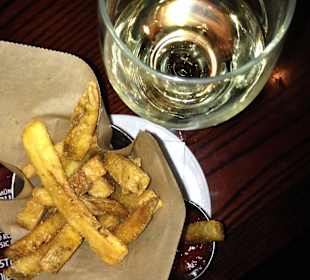 Potatoechips & Califonia wine