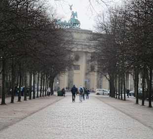 Brandenburger Tor - Vom Tiergarten aus