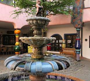 Brunnen von Friedensreich Hundertwasser