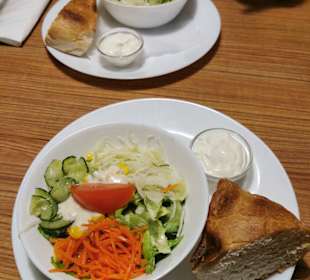 Vorspeisensalat mit warmen Brot