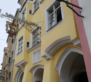 Schönes Haus gegenüber Rathhaus