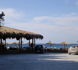 Parkplatz bei der Beach Bar vorhanden