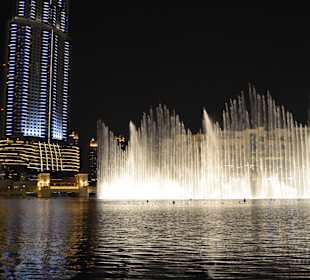 Wasserspiele vor dem Burj Khalifa