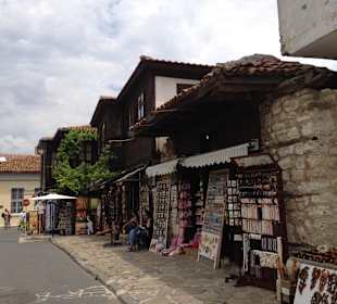 Kleine Läden an der Straße