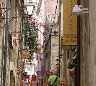 Eine schmale Seitengasse