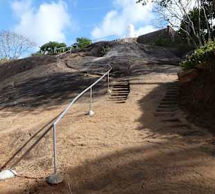 Stufen zur Buddha-Statue