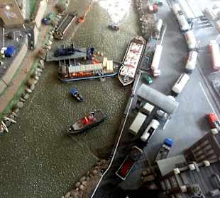 Diorama "Schiffskollision im Hafen"