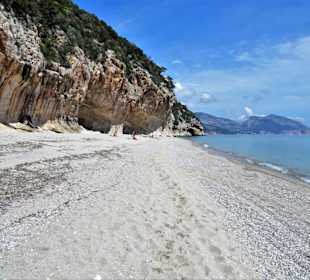 Am Strand der Cala di Luna