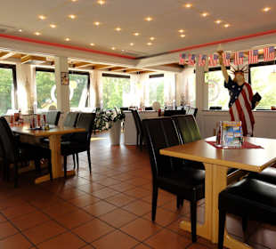 Blick in den Gastraum des Route 66