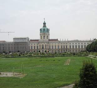 Gartenimpression mit Schloss