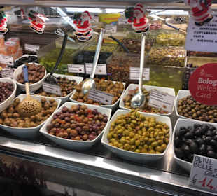 Oliven und Antipasti