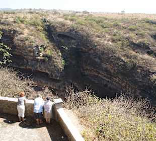 Blick von der Plattform in das Sinkhole