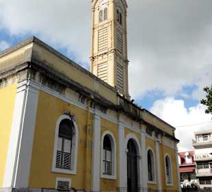 Glockenturm im hinteren Teil der Basilika