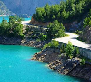 Der Staudamm selbst in voller Pracht