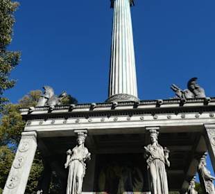 Beim Friedensdenkmal (mit Friedensengel)