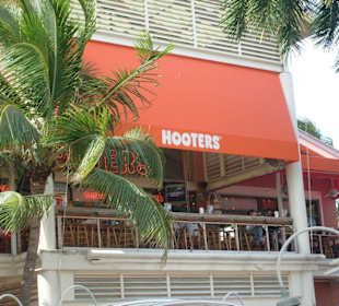 Hooters Miami Bayside