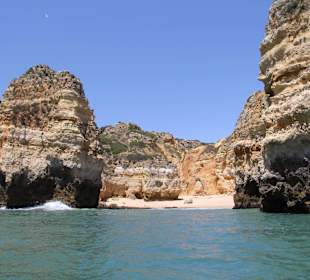 Steilküste - Meer - kleiner Strand