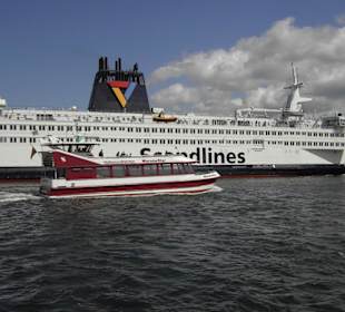 Einfahrt des Fährschiff  "FS Kronprins Frederik"