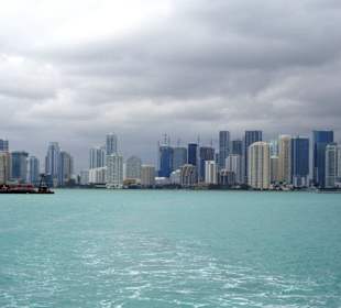 Skyline vom Wasser her