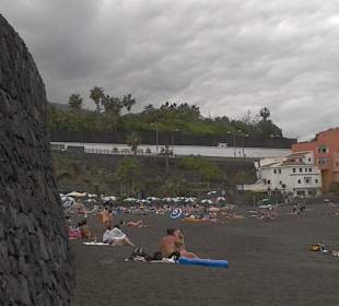 Schwarzer Lavastrand am Meer,ca 2 km von Hotel weg
