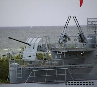 Flak 4 × 2 cm und 1 × 3,7 cm Kanone