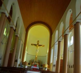 Die Kirche in Timau gleich daneben