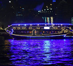 Dhows auf dem Dubai Creek