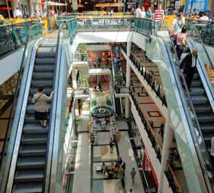 Rundgang durch das Einkaufszentrum Via Catarina