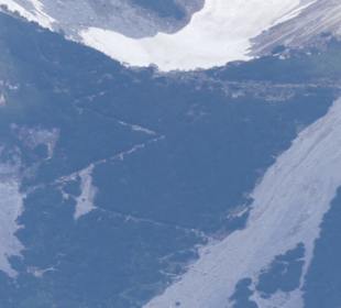 Gezoomt der Weg zum Ellmauer Tor