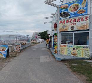 Schöne Strandpromenade 