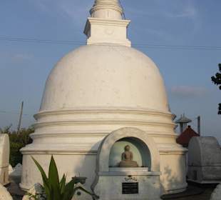 Dagoba überm Unawatuna Strand