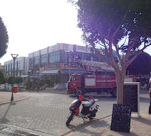 Aufstellen von Kameras im Ort Avsallar