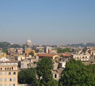 Blick über die Stadt in Richtung Petersdom