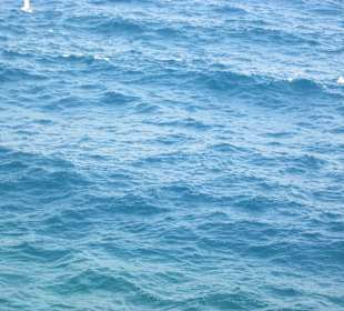 Azur-blaues Wasser
