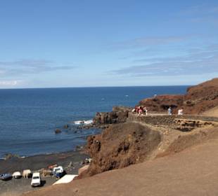 Blick auf den Weg und das Meer