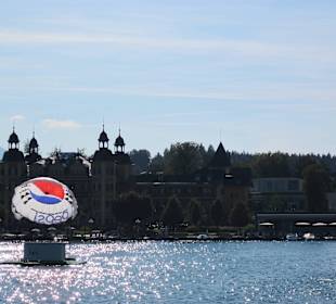 Schloß Velden im Hintergrund
