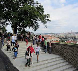 Treppe vom Park hinab zur Kleinseite